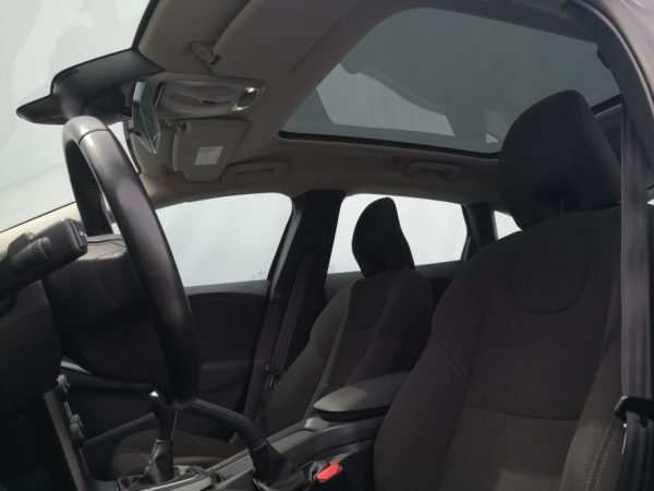 Volvo V40 D2, Panorama, Virtual cockpit, Zimski paket, HRNavi, Alu 16″