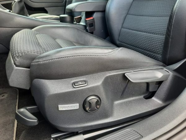 VW Golf VII 1,6 TDI BMT, Comfortline, 17″alu, Pdcx2, Keyless, Servisna