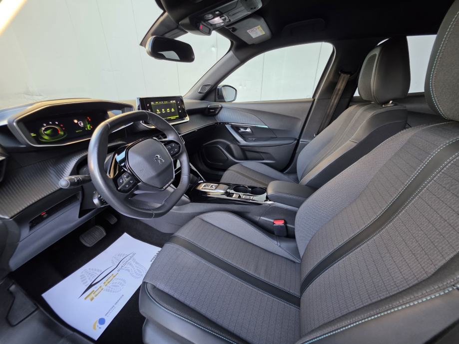 peugeot-2008-eat8-1.2-130-ks-allure-kamera-3d-virtual-sat-jamstvo-slika-284943736 Peugeot 2008 EAT8 1,2 130 KS, ALLURE, KAMERA, 3D VIRTUAL SAT, JAMSTVO